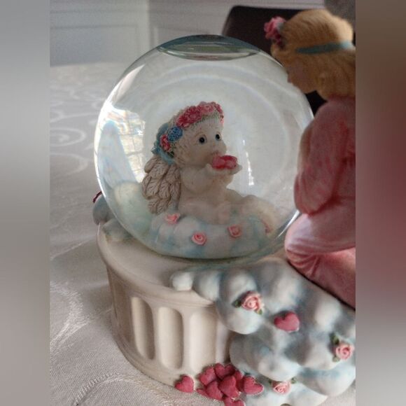 Cast Art Industries 1995 Dreamsicles "Heart to Heart" Musical Snowglobe - Picture 8 of 10
